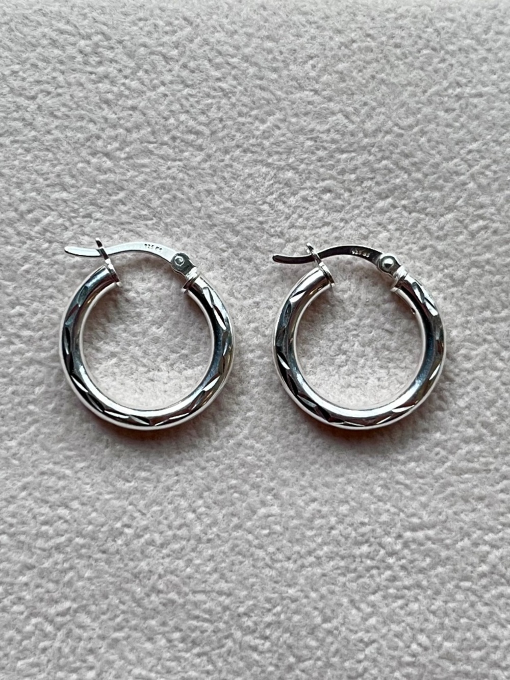 E099 | .925 Sterling Silver Diamond Cut Hoop Earrings